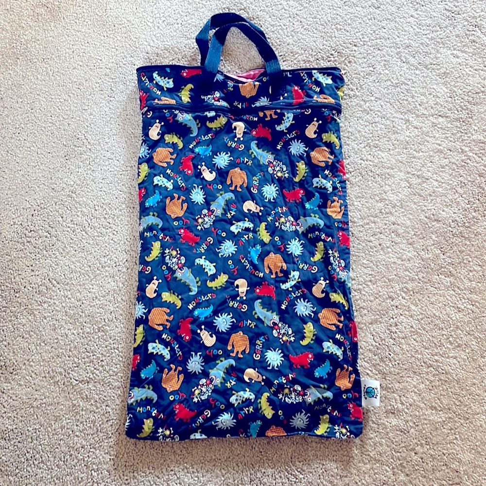 Planet Wise cloth diaper bag. Waterproof lining. Cloth diaper wet bag